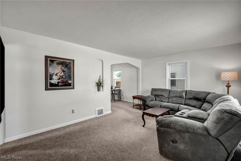 Tiny photo for 424 E 326th Street, Willowick, OH 44095 (MLS # 5216673)