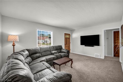 Tiny photo for 424 E 326th Street, Willowick, OH 44095 (MLS # 5216673)