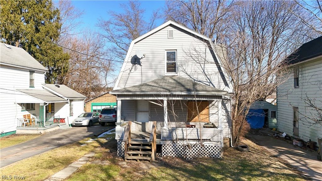 Photo of 2407 Trussit Avenue, Youngstown, OH 44505 (MLS # 5189356)