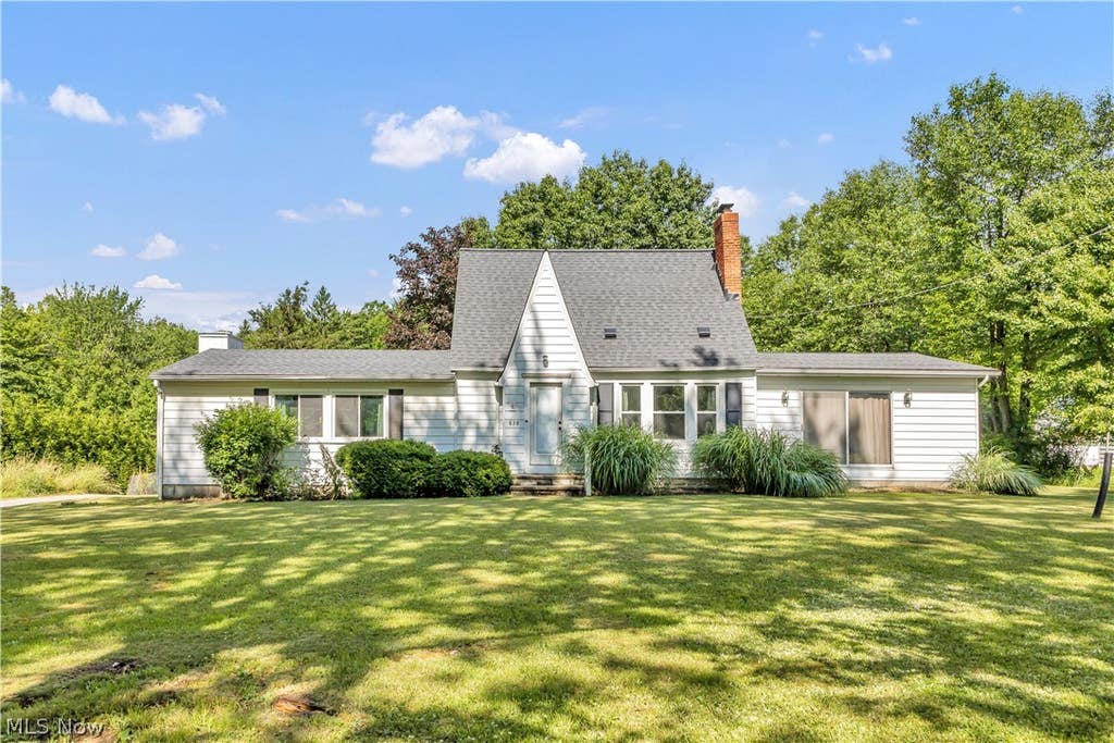 Photo of 838 Nesbitt Road, Sagamore Hills, OH 44067 (MLS # 5207882)