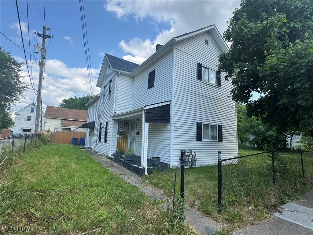 Excellent Investment Opportunity Near Tremont!
Don’t miss this chance to own a 2-family income-generating property located just outside Cleveland’s vibrant Tremont neighborhood. This up-and-coming area offers strong upside potential for the savvy investor.
The property has undergone some renovations over the past four years but currently requires additional TLC.
Bring your contractor and make your move—let’s make a deal! As of July 2, there are multiple offers on the property. Please bring highest and best offer.