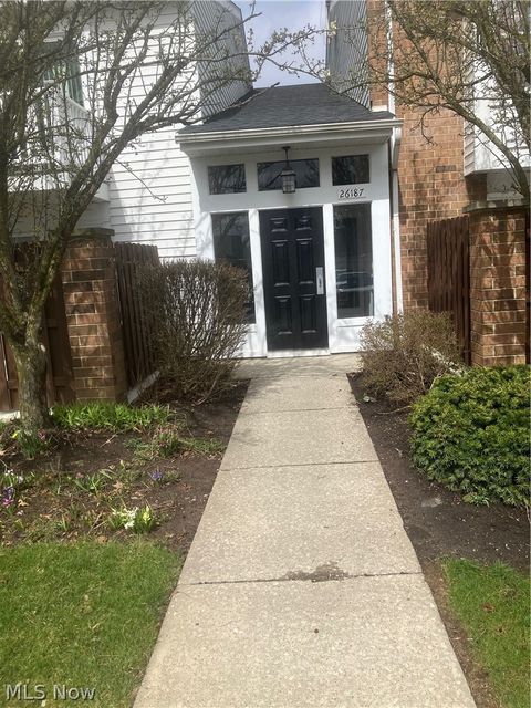 Condo For Sale - 26187 Raintree Boulevard #C5<br/> Cuyahoga County, Olmsted Falls, OH 44138