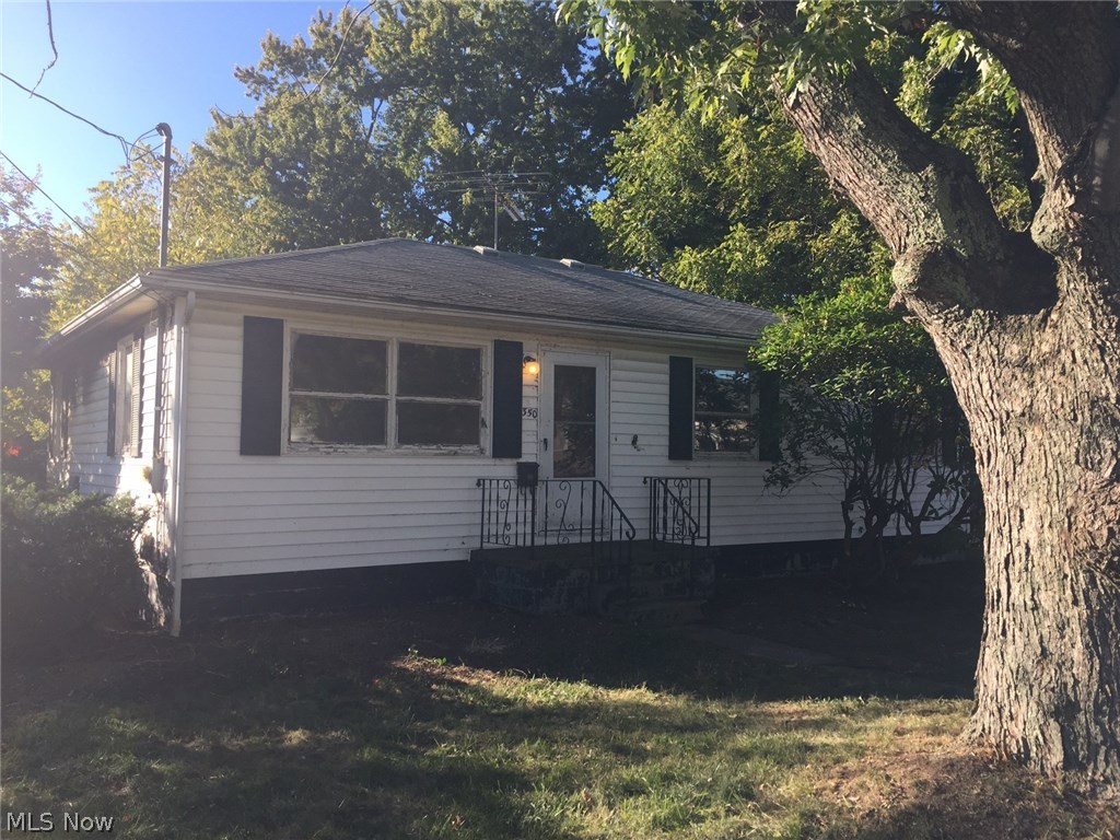 3 bedroom 1 bath Ellet ranch perfect for investment potential! Double lot!