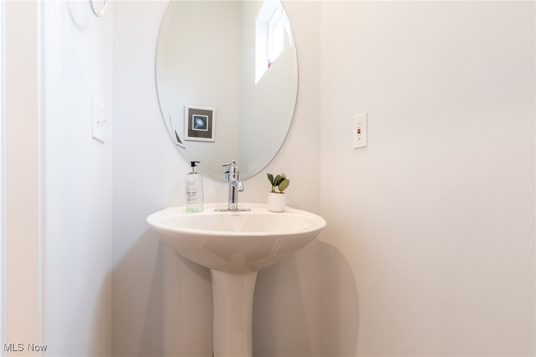 Cleveland, Ohio 44106, United States, 3 Bedrooms Bedrooms, ,3 BathroomsBathrooms,Residential,Active,117086