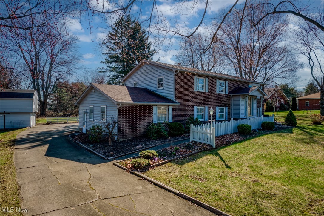 122 Maple Drive, Columbiana, Ohio image 4