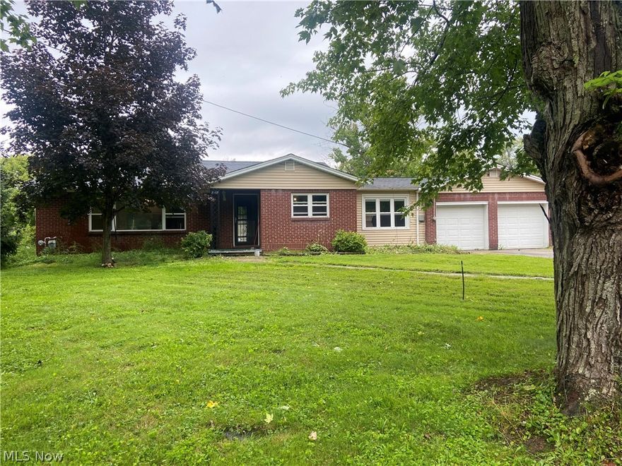 Jefferson Twp
2 bed, 1 bath split level on .86 of an acre. Mudroom, partial walkout basement, city water, septic, 2 car attached garage.