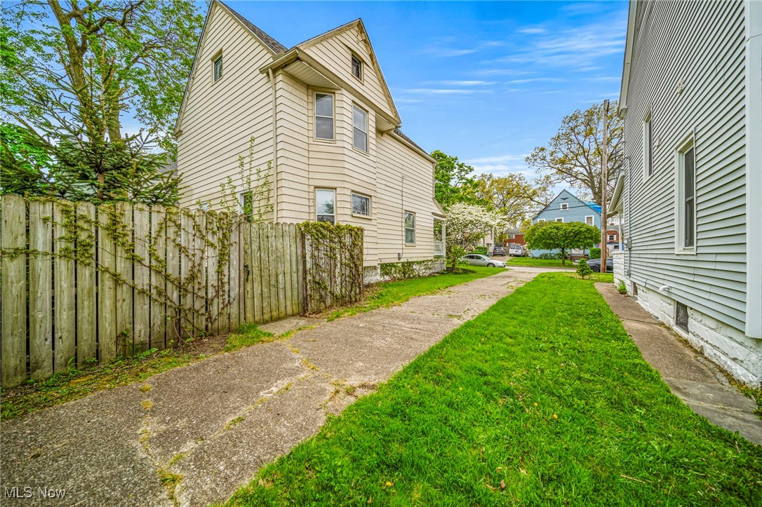 1463 Coutant Avenue, Lakewood, Ohio image 4