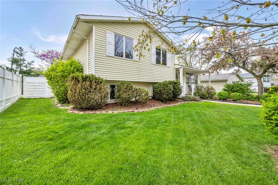 462 Waterbury Drive, Eastlake, Ohio image 2