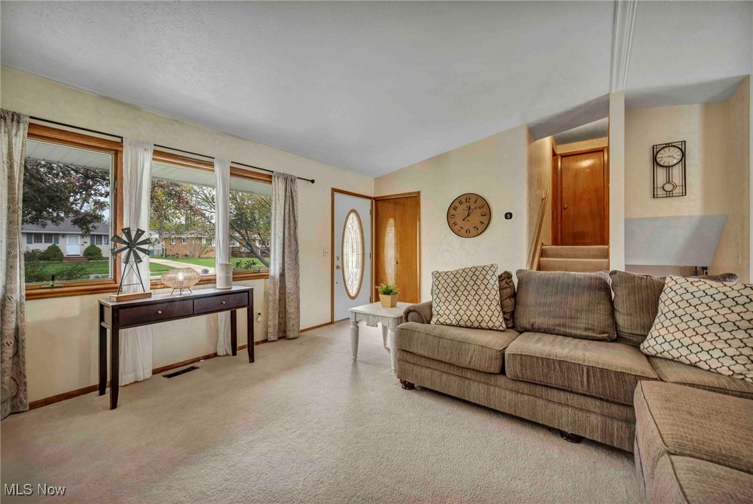 462 Waterbury Drive, Eastlake, Ohio image 8