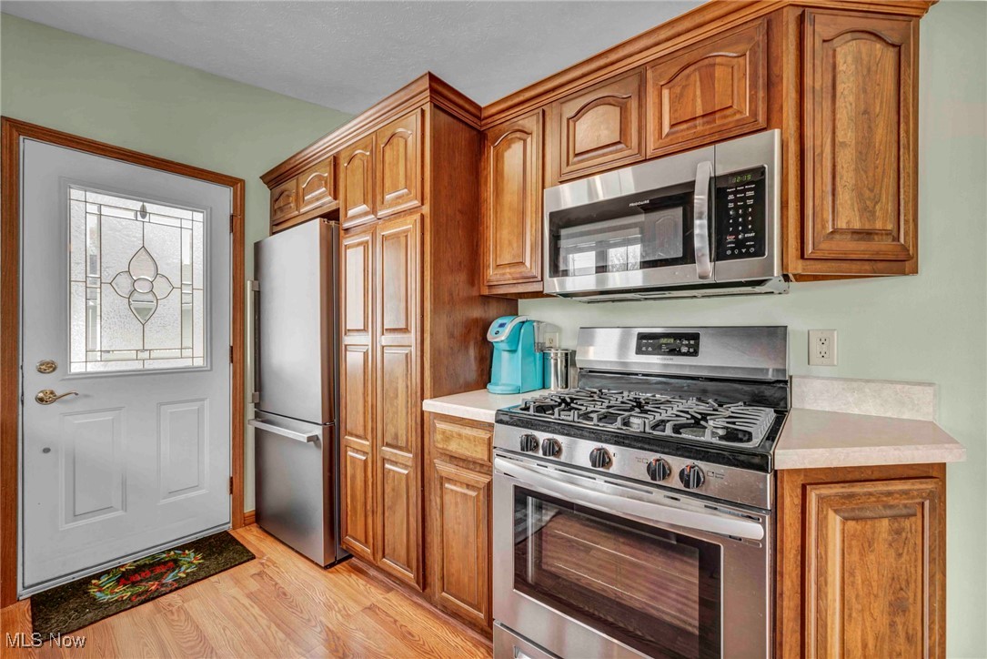 462 Waterbury Drive, Eastlake, Ohio image 13