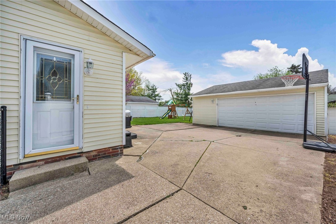 462 Waterbury Drive, Eastlake, Ohio image 30