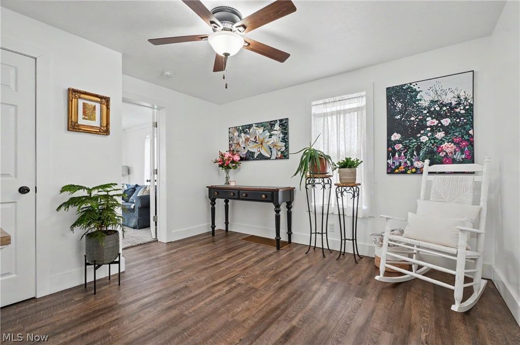 Photo of 1101 Princehorn Avenue NW, North Lawrence, OH 44669 (MLS # 5199562)