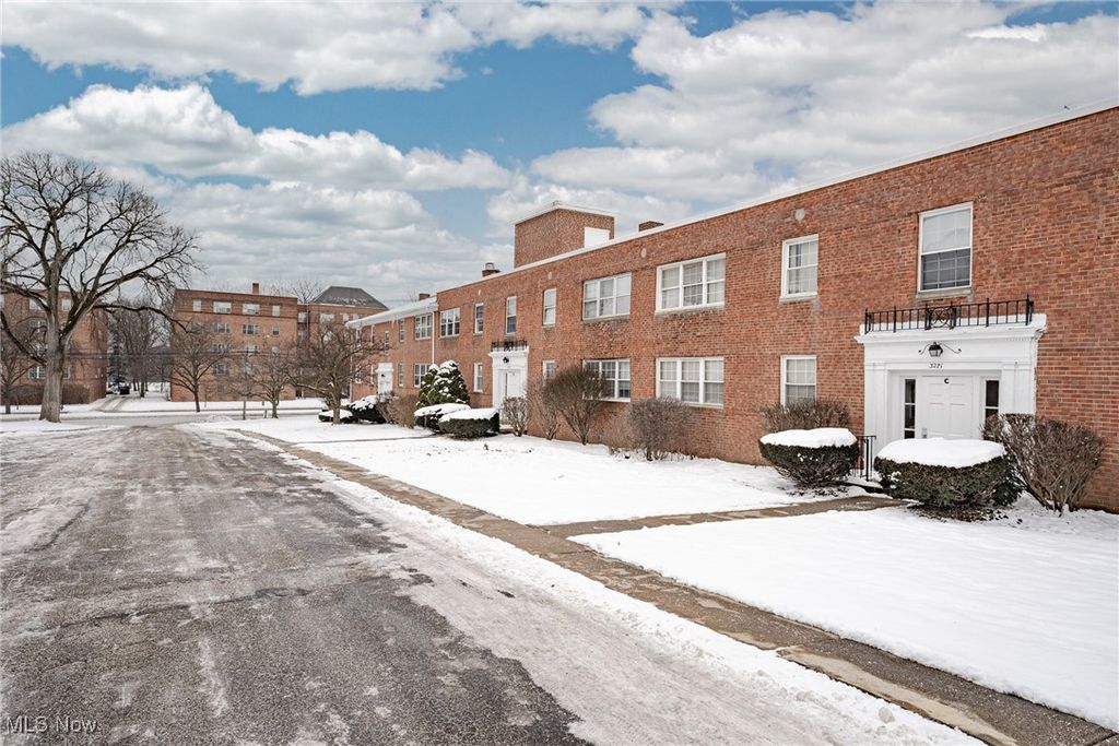 Photo of 3271 Warrensville Center Road #8B, Shaker Heights, OH 44122 (MLS # 5184976)