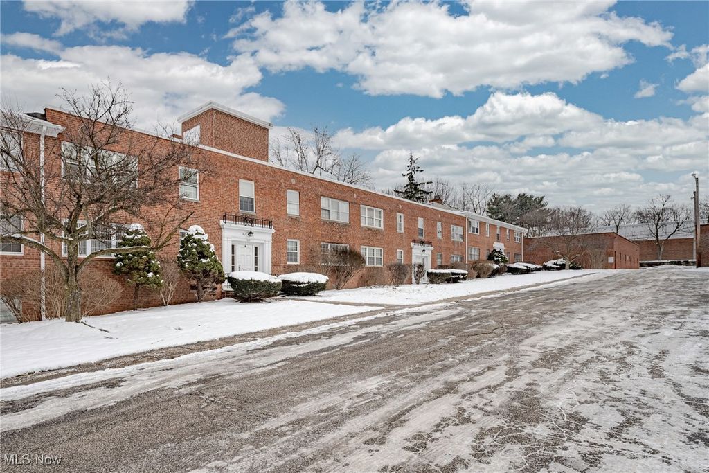 Photo of 3271 Warrensville Center Road #8B, Shaker Heights, OH 44122 (MLS # 5184976)