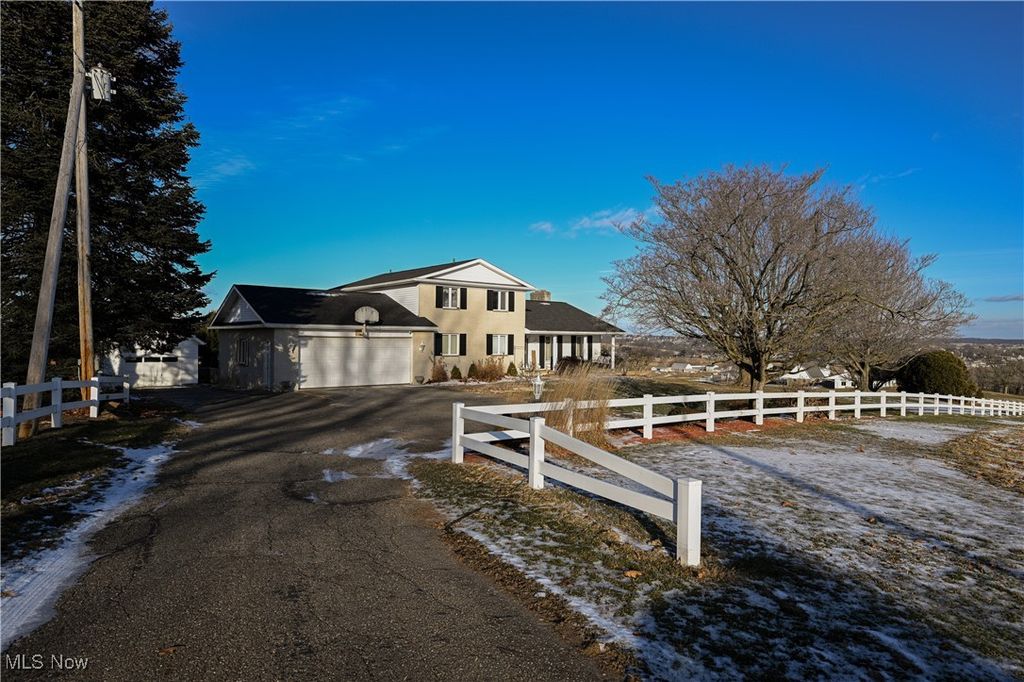 Photo of 264 Pleasant Valley Road NW, Sugarcreek, OH 44681 (MLS # 5183860)