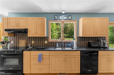Tiny photo for 1337 Springwood TRCE SE, Warren, OH 44484 (MLS # 5239916)