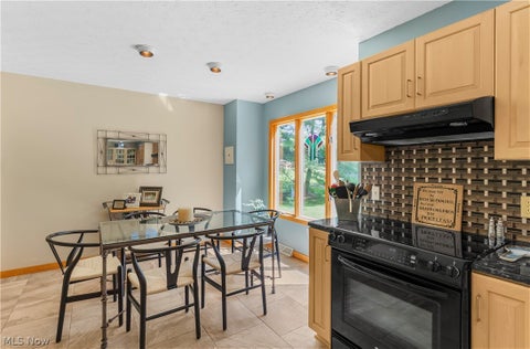 Tiny photo for 1337 Springwood TRCE SE, Warren, OH 44484 (MLS # 5239916)