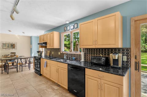 Tiny photo for 1337 Springwood TRCE SE, Warren, OH 44484 (MLS # 5239916)