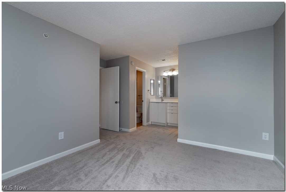 Fox Hol/Woodhawk Condo Ph 02 - Residential