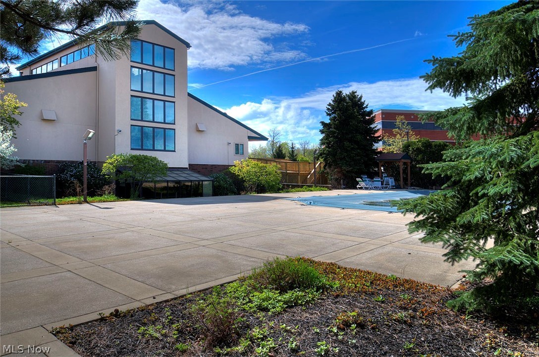 Fox Hol/Woodhawk Condo Ph 02 - Residential