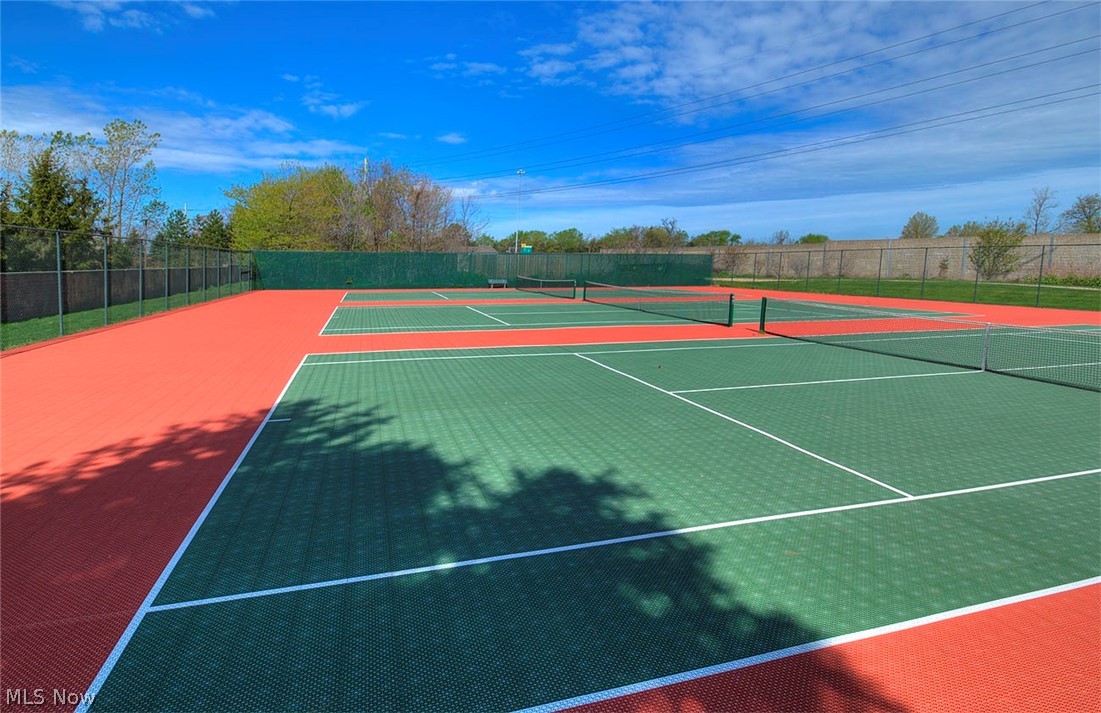 Fox Hol/Woodhawk Condo Ph 02 - Residential