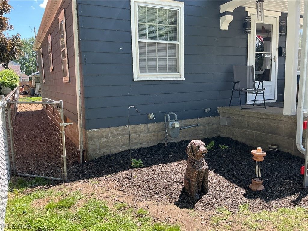 Photo of 228 Florence Avenue, Zanesville, OH 43701 (MLS # 5206754)