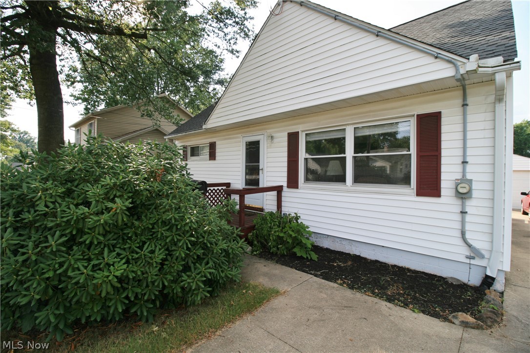 Welcome home, and talk about the location! This lovely 3bed/2bath cape cod is located just minutes from highway, Front St, and Howe - so many benefits. Property has excellent backyard, full deck and fantastic views with Preston Elementary and the public park right behind your new home. Extended 1 car garage with extra driveway space. Hardwood floors through out home. Kitchen was remodeled in 2015 with custom cabinets (be sure to check out the neat storage - no wasted space), granite counter tops and luxury vinyl flooring. New electric panel & new service run 2020. 35-year roof done in 2019. Awnings installed 2017. Finished basement around 600 sqft of bonus living space. Set up your private showing, you don't want to miss out on this gem.