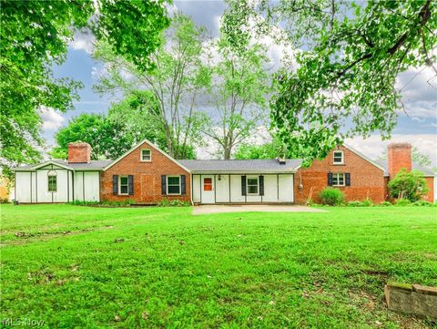 Homes For Sale - 2740 Chelsea Drive<br/> Akron, OH 44312