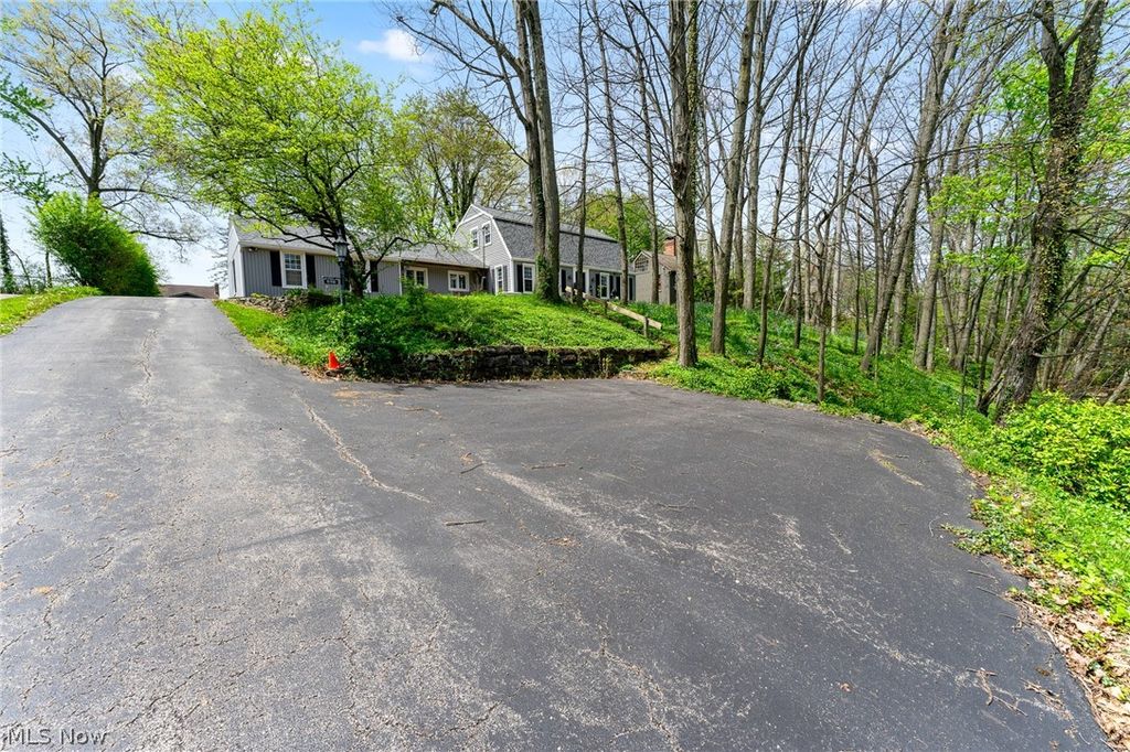 Photo of 830 Blueberry Hill Drive, Canfield, OH 44406 (MLS # 5205538)