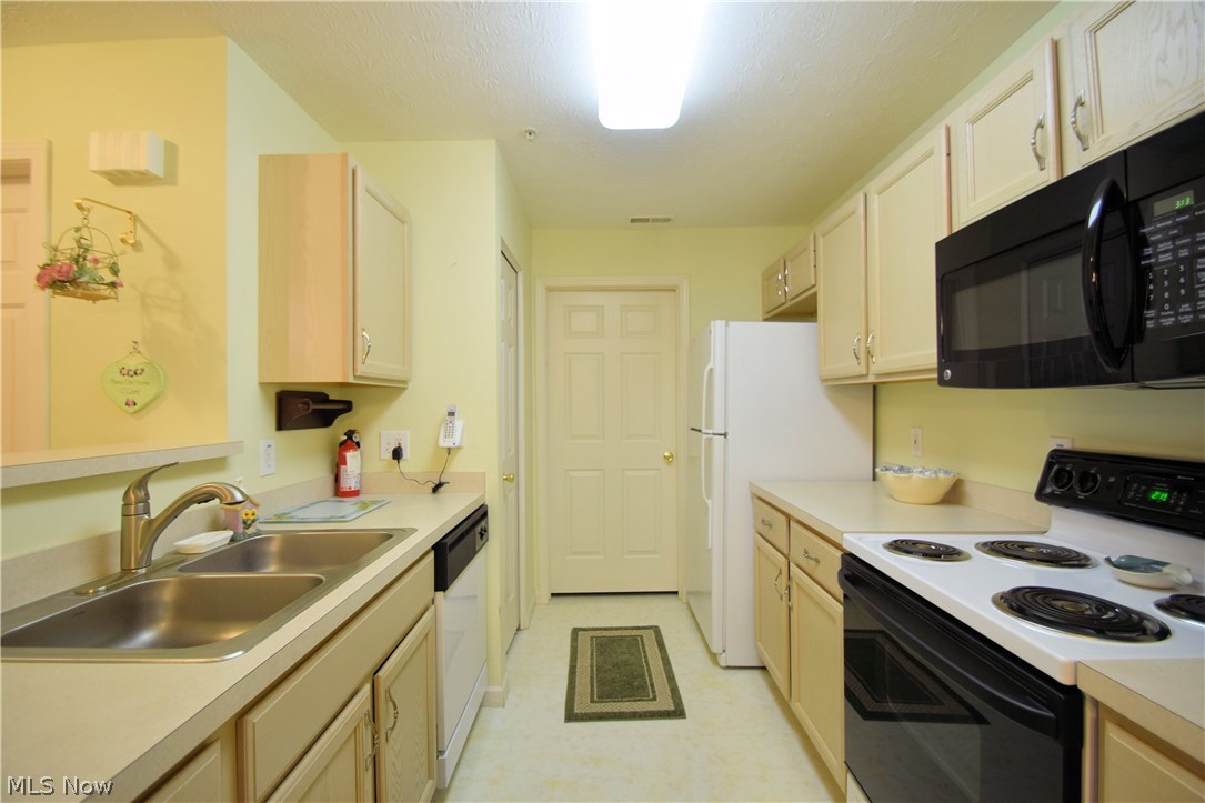 Lenox Crk Condo Ph 02 - Residential