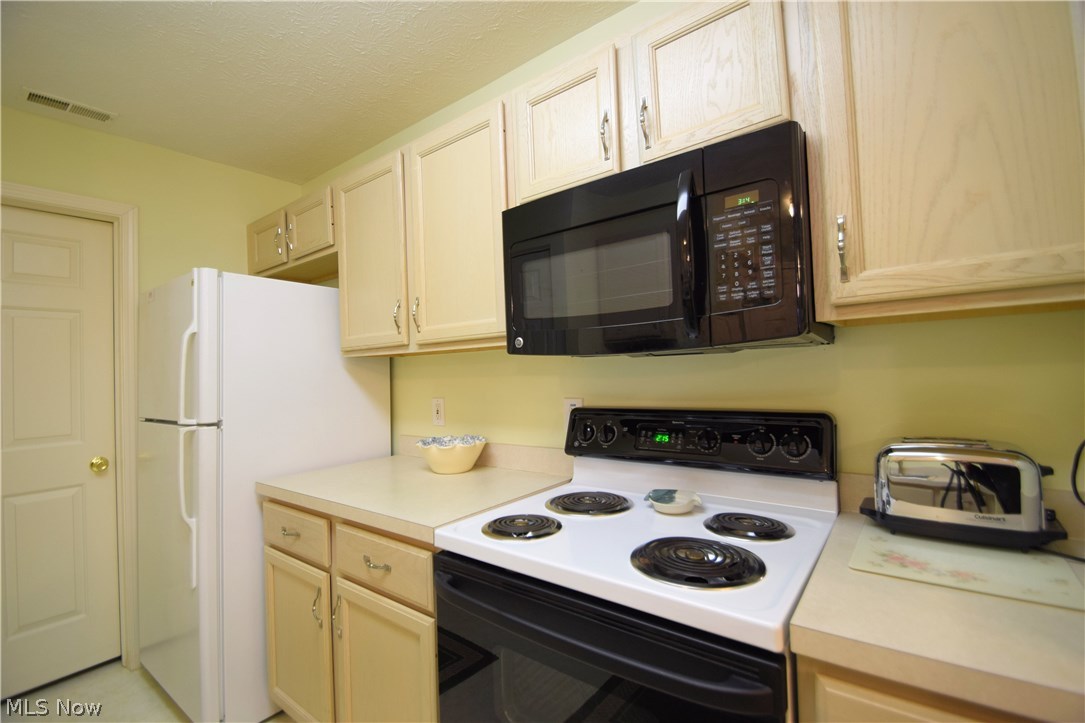 Lenox Crk Condo Ph 02 - Residential