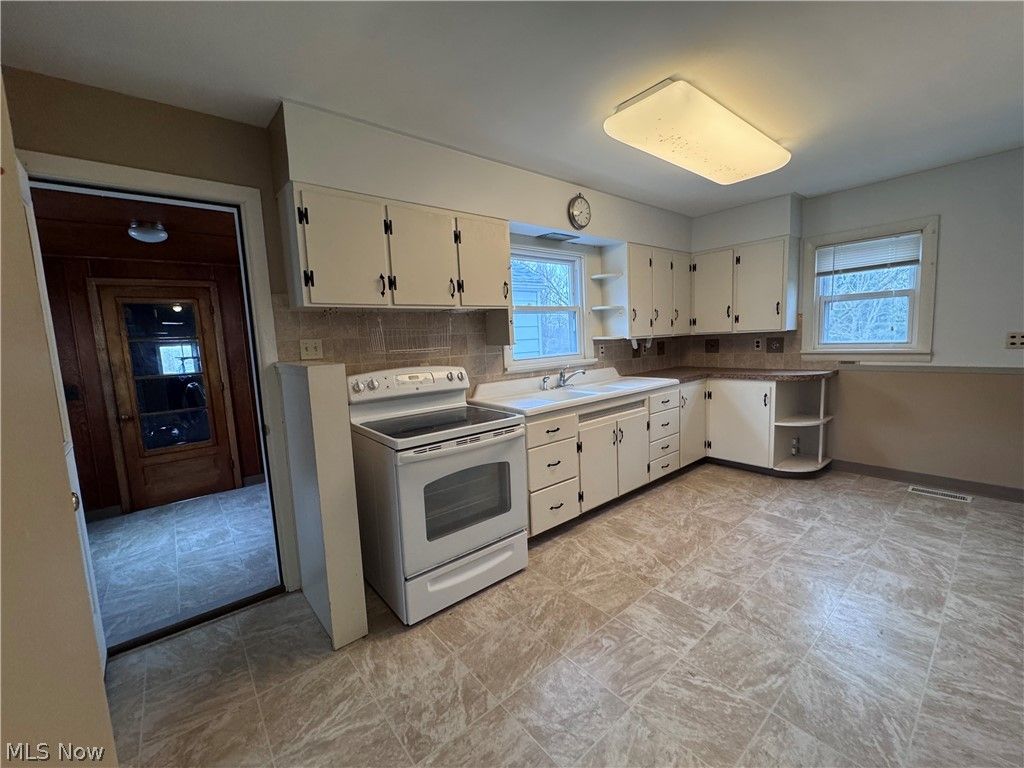 Photo of 12688 Woodside Drive, Chesterland, OH 44026 (MLS # 5190511)