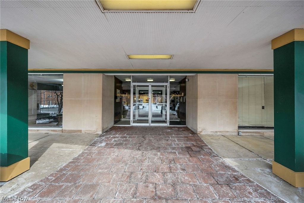 Photo of 11820 Edgewater Drive #403, Lakewood, OH 44107 (MLS # 5185701)