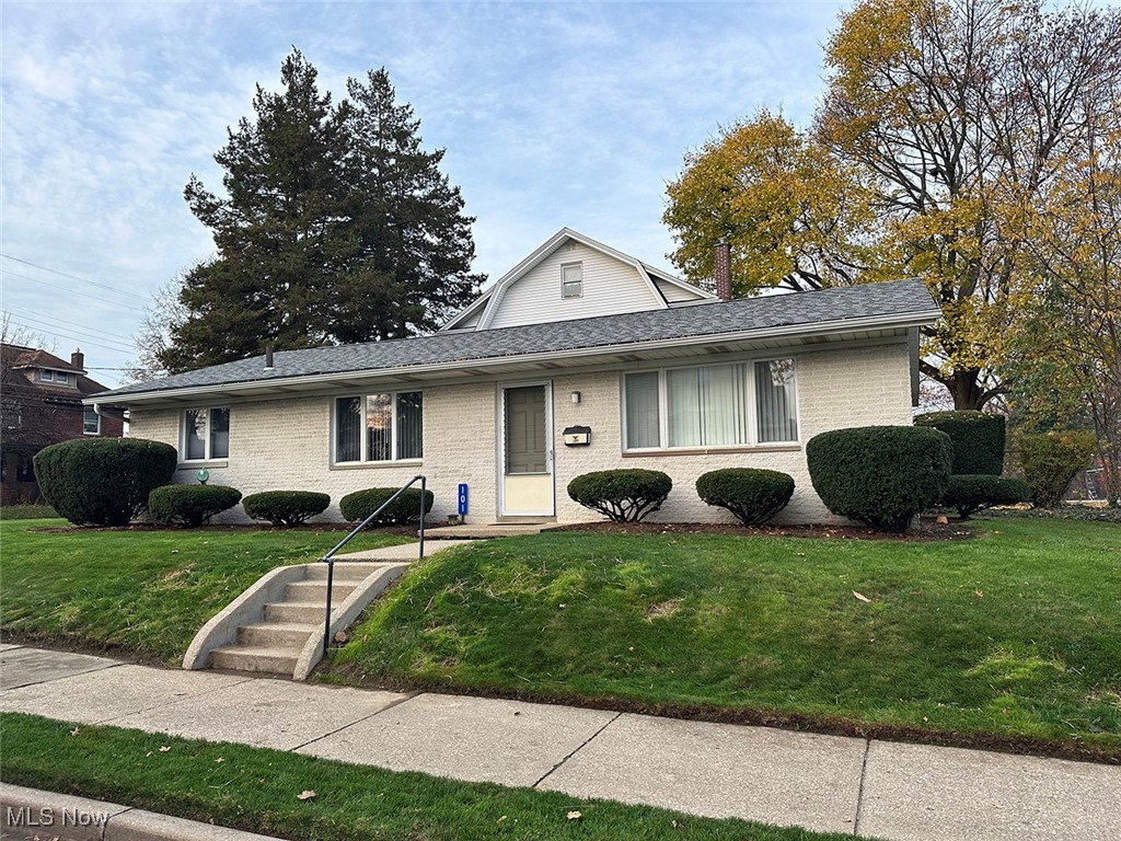 107 Hillcrest Avenue, North Canton, Ohio image 1