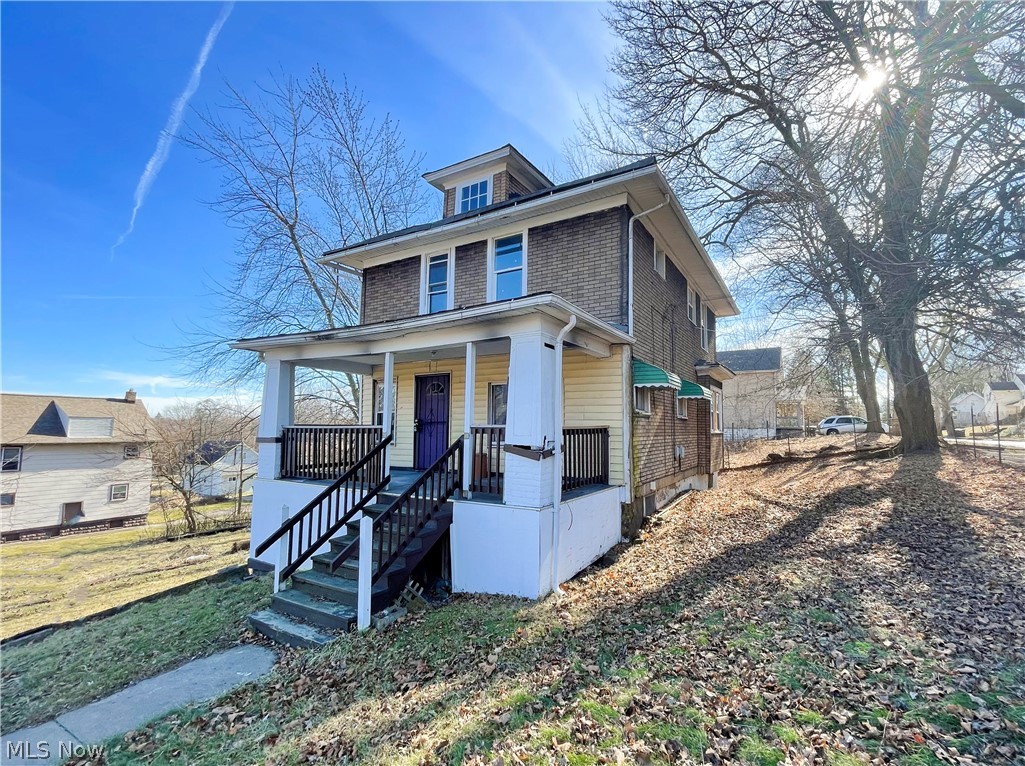 Welcome to 1020 5th Avenue! Don't miss this great investment opportunity. This spacious colonial boasts four
bedrooms and 1.5 bathrooms. Full basement with laundry area and loads of storage space. Great for first time
homebuyers. Conveniently located near downtown shops/restaurants and highway access. Schedule your private viewing
today!