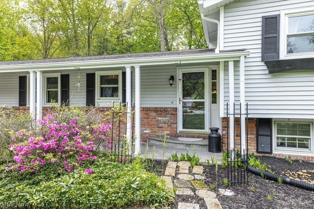 Photo of 9412 Beaver Creek Drive, Mentor, OH 44060 (MLS # 5208039)