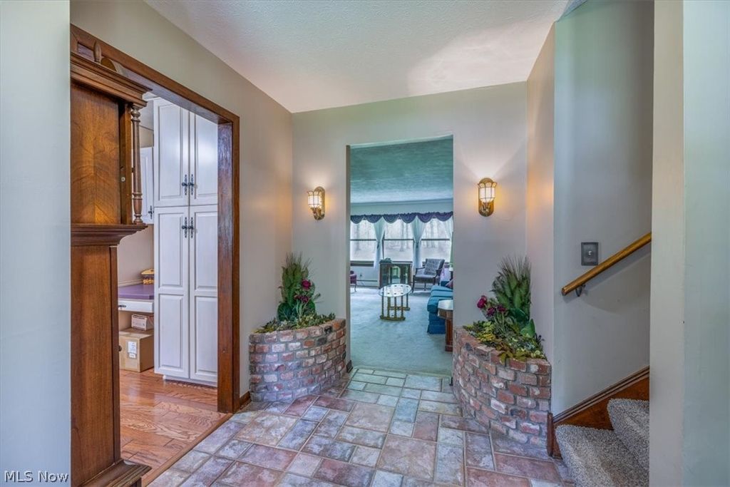 Photo of 9412 Beaver Creek Drive, Mentor, OH 44060 (MLS # 5208039)