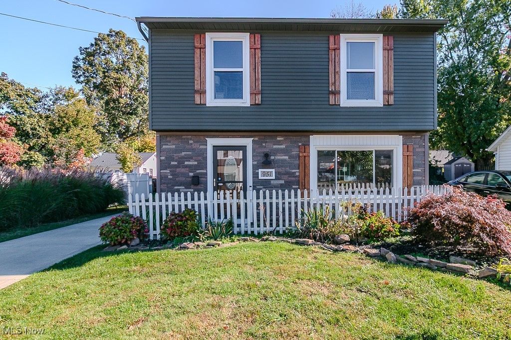 Photo of 951 Shadowrow Avenue, Willoughby, OH 44094 (MLS # 5167622)