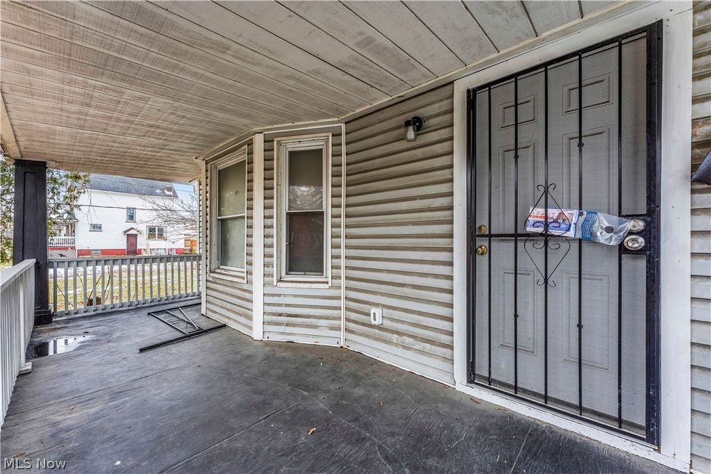 Photo of 724 E 133rd Street, Cleveland, OH 44110 (MLS # 5199347)