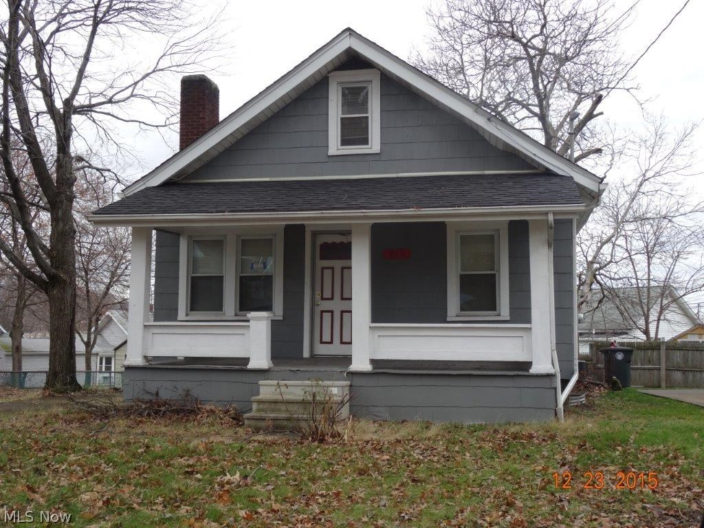 Cute cape right off Gorge Blvd! Close to Rt 8, shopping. Inside has nice hardwood floors, nice basement, some updates, det garage.