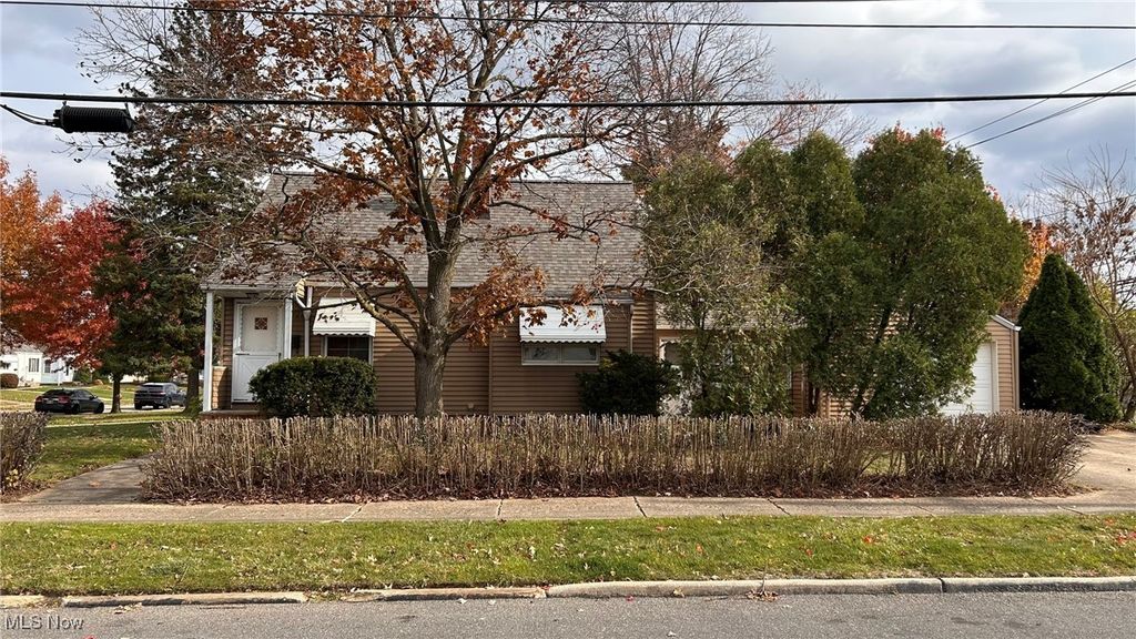 Photo of 12804 Oak Park Boulevard, Garfield Heights, OH 44125 (MLS # 5175166)