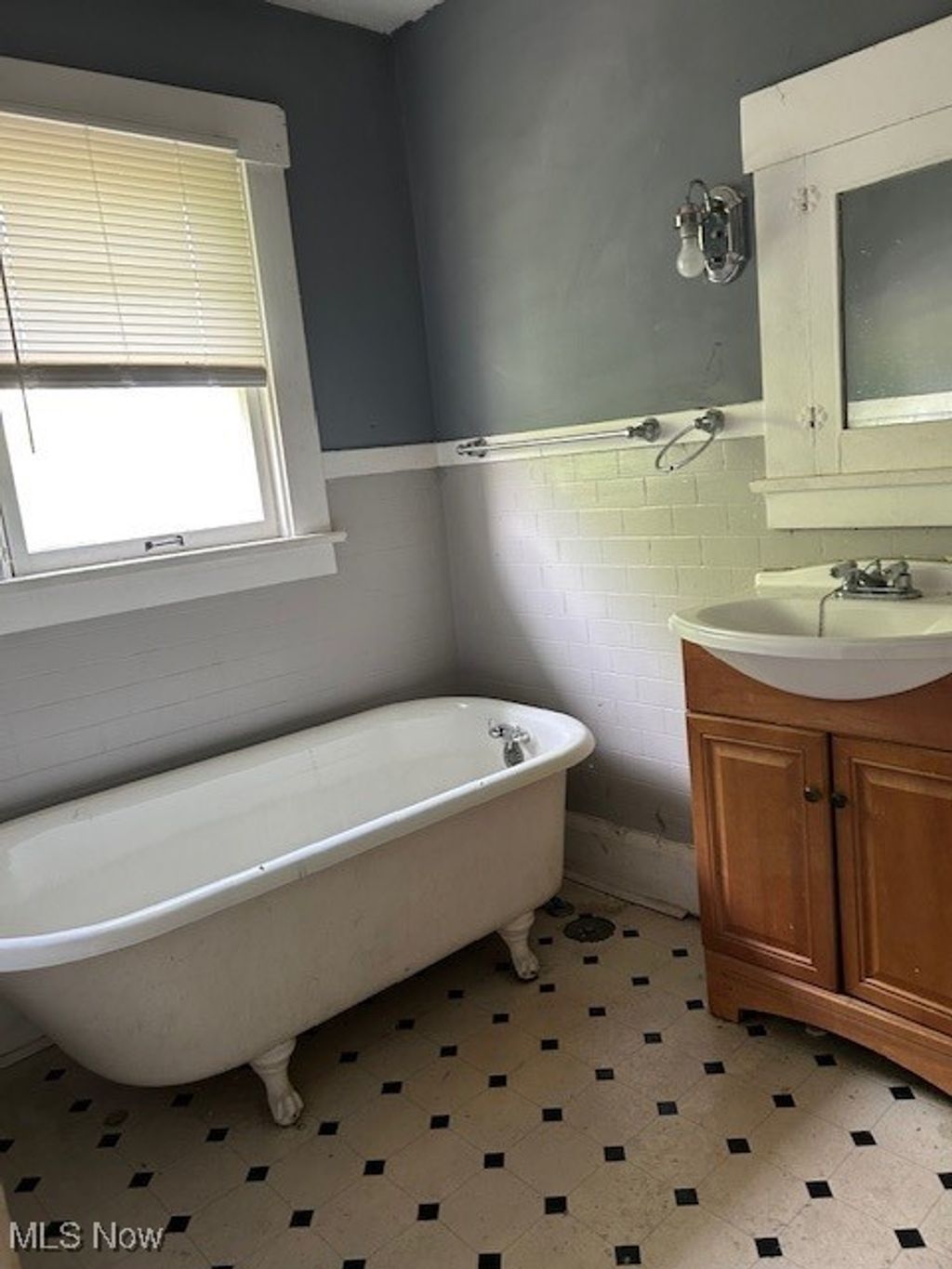 Photo of 884 E Dewey Avenue, Youngstown, OH 44502 (MLS # 5178765)