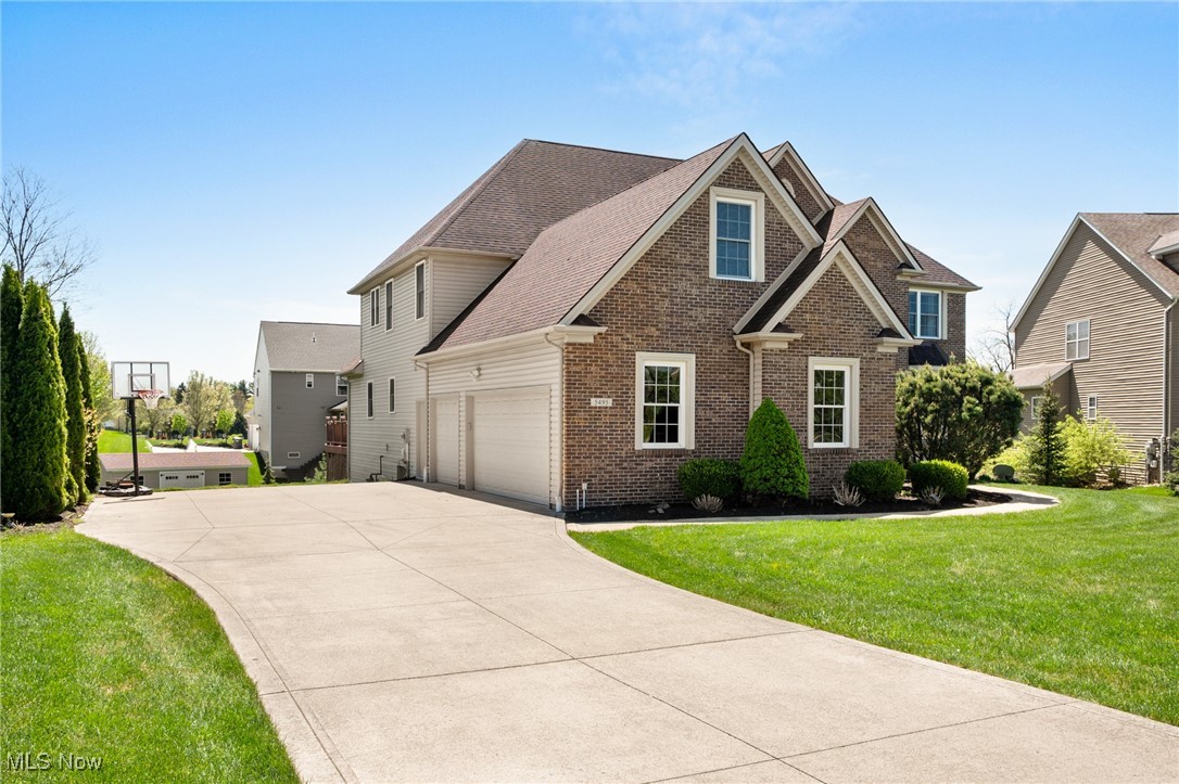 5495 Hedgebrook Drive, North Royalton, Ohio image 2