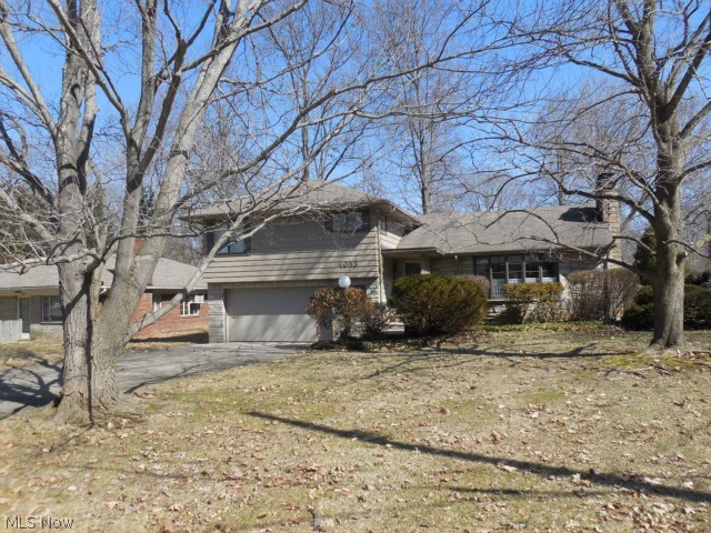 Beautiful large home with 3 bedrooms & 2½ baths. Living room with bay window and fireplace. Formal dining room. Family room with built-in bookshelves. Eat-in kitchen area. Two car garage and enclosed back porch. Great price for square foot!