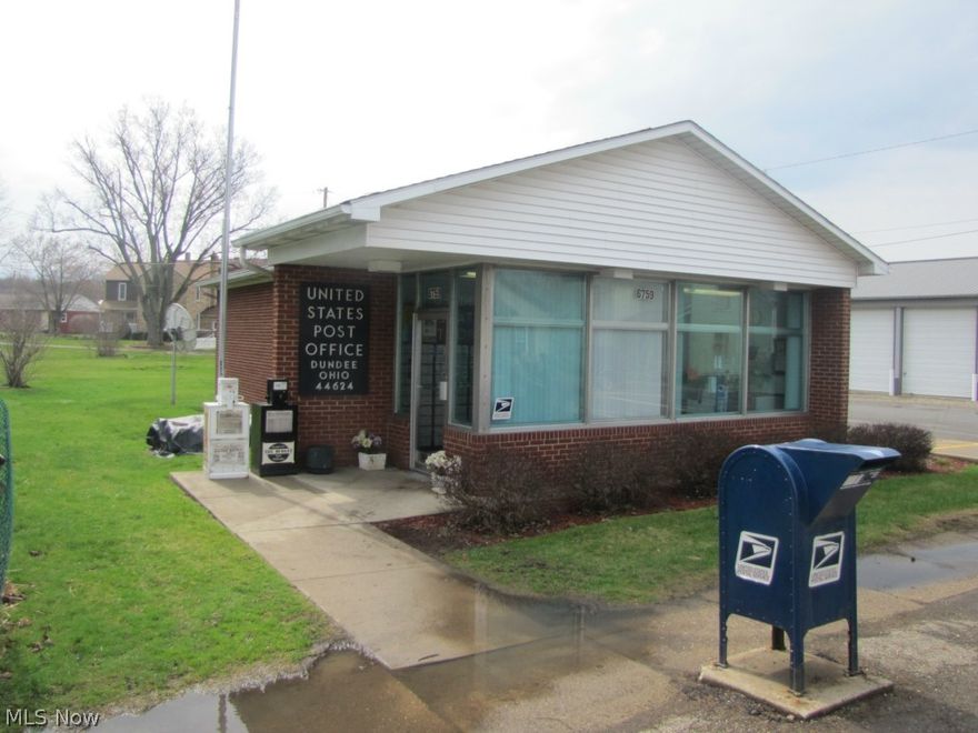 Solid investment opportunity!!!  The Dundee post office is a solid brick building that sits on a 1/3 of an acre.  Property is currently leased  to the United States Postal Service.  The tenant pays all utilities.  Schedule your showing today.
