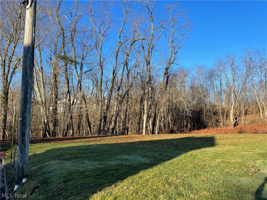 Nice building lot at the end of the street.  Per owner 2 city water and sewer hook-ups.  electric and gas.