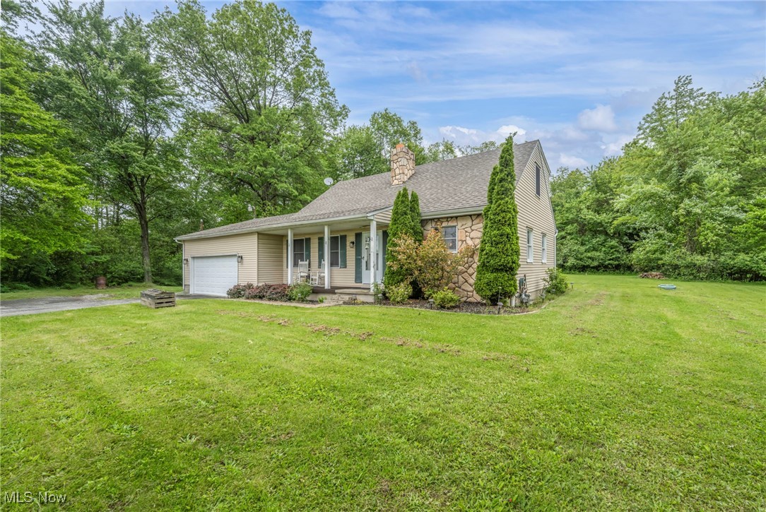 1661 Keefer Road, Girard, Ohio image 2