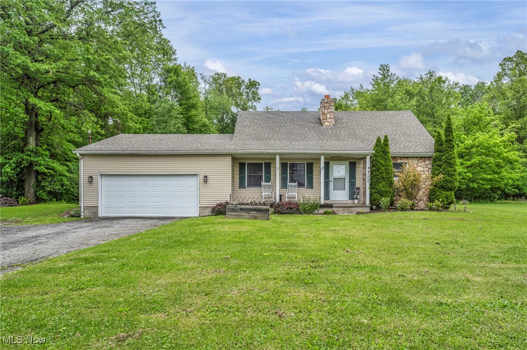 1661 Keefer Road, Girard, Ohio image 1