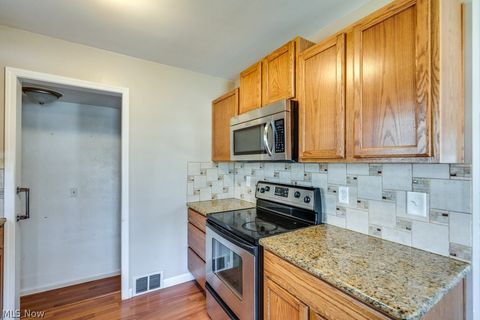 Tiny photo for 407 E 330th Street, Willowick, OH 44095 (MLS # 5202942)