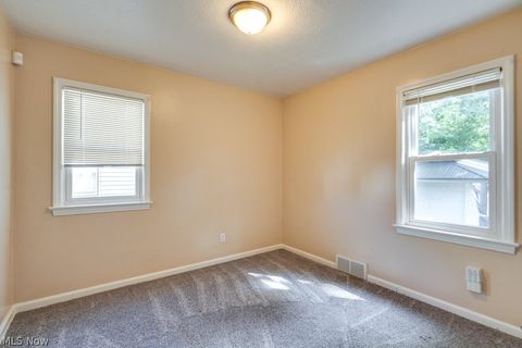 Tiny photo for 407 E 330th Street, Willowick, OH 44095 (MLS # 5202942)